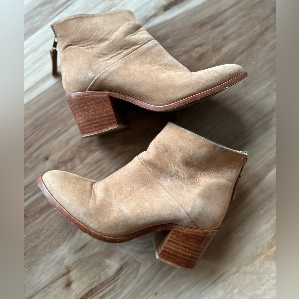 Nisolo Suede Leather Block Heel Booties Dari Heeled Ankle Boots l Tan l size 7.5